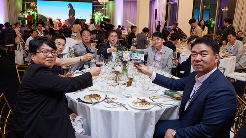 2 xu hướng tổ chức tiệc công ty nổi bật này đều có những ưu điểm vượt trội riêng