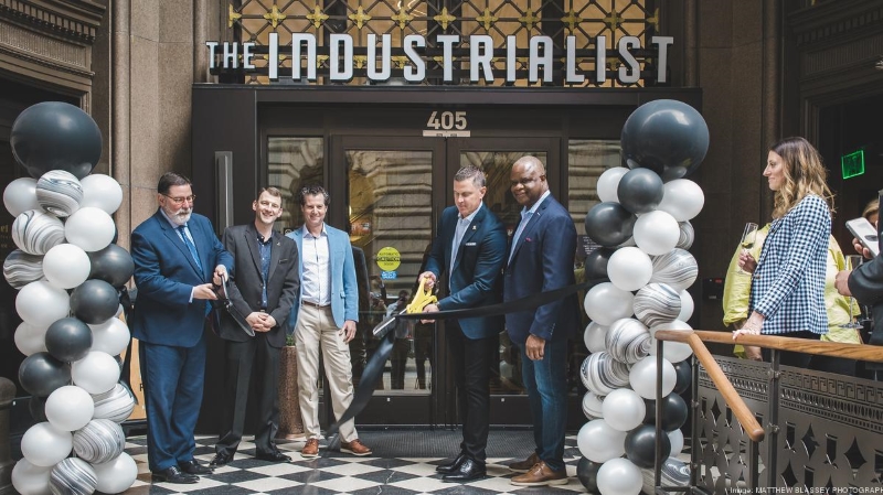 Bạn có thể sử dụng thơ để gửi lời động viên tới bạn bè trong ngày khai trương