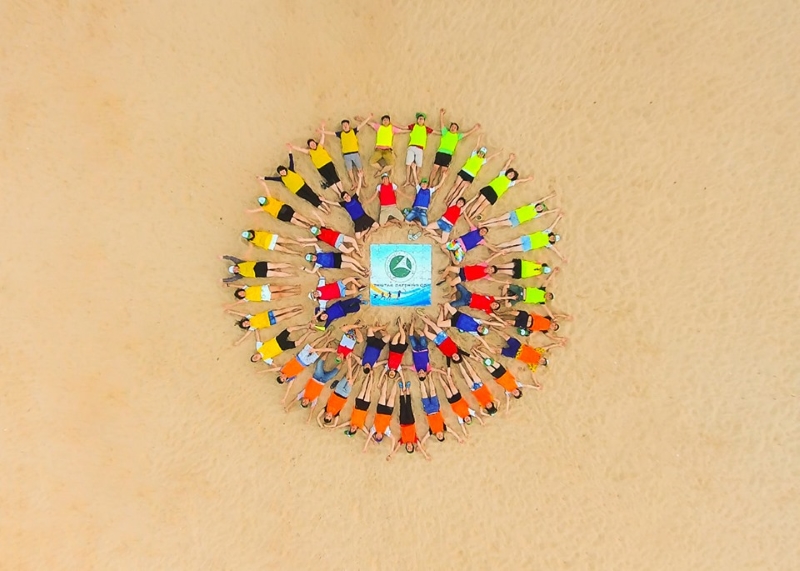 Các thành viên chụp ảnh kỷ niệm sau khi kết thúc chương trình team building