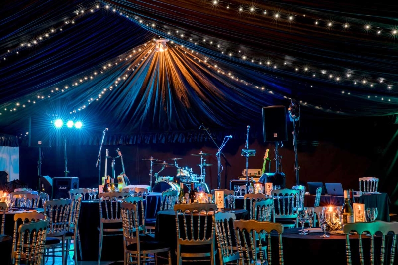 Không gian lộng lẫy của một bữa tiệc tất niên cuối năm mang phong cách sang trọng