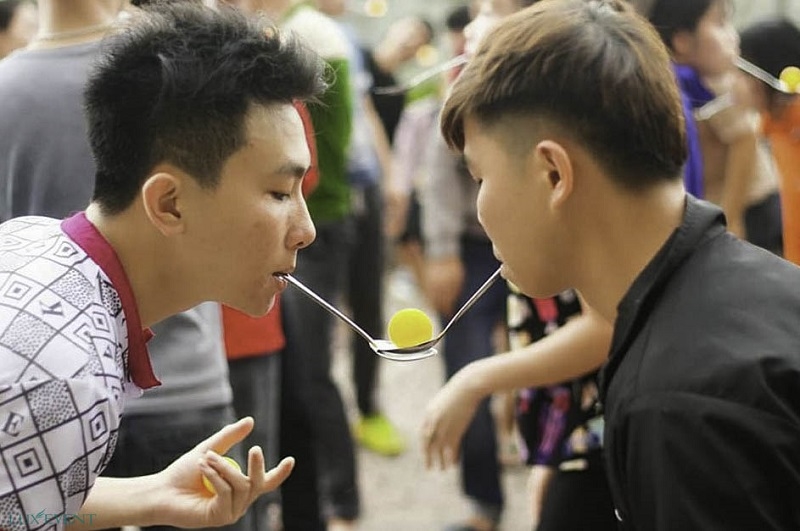 Sự khéo léo, ăn ý sẽ giúp đội bạn giành chiến thắng trò chơi chuyền chanh