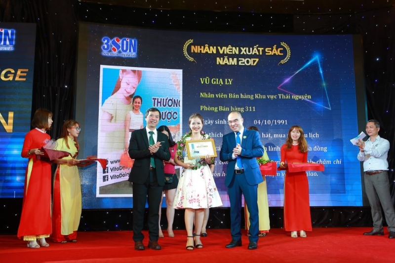 Trao giải cho tập thể, cá nhân có nhiều cống hiến